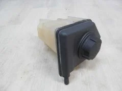 Dostępne od ręki VOLVO V40 S40 95-04 ZBIORNICZEK WYROWNAWCZY 30804963