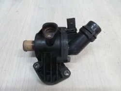 Szybka dostawa AUDI A4 B6 B7 2.0 FSI OBUDOWA TERMOSTATU06B121111F