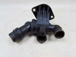 Do wyczerpania zapasów AUDI VW 2.0 TFSI OBUDOWA TERMOSTATU 06D121111G