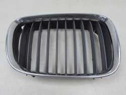 BMW 5 E39 96-00 GRILL ATRAPA NERKA MASKI PRAWA 8159312 Łatwy zwrot