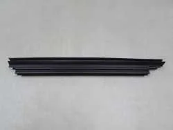 TOYOTA C-HR LISTWA ZGARNIAJACA SZYBY PRAWY TYL 68173-5RR 19-22r Obniżka ceny