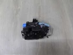 Bezpieczna płatność VW GOLF V SKODA OCTAVIA II 03- ZAMEK DRZWI TYL PRAWY 7L0839016D