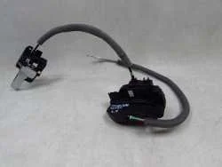 Niska cena NISSAN QASHQAI I J10 09-13 ZAMEK DRZWI LEWY TYL 3 PIN KLAMKA