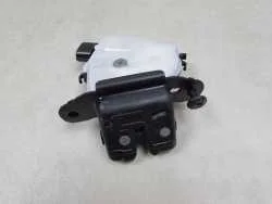 Nowy TOYOTA YARIS IV 20-24 ZAMEK KLAPY BAGAZNIKA TYL 3 PIN