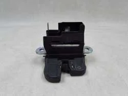 Tani VW GOLF V PASSAT B6 03-09 ZAMEK KLAPY BAGAZNIKA 3C9827645A