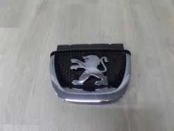 PEUGEOT 308 T7 GRILL ATRAPA LOGO ZNACZEK 9680505177 07-13 Tani