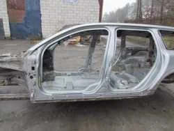 Promocja VOLVO S80 V70 III XC70 III 07-16 CWIARTKA PROG SLUPEK LEWY 477-46